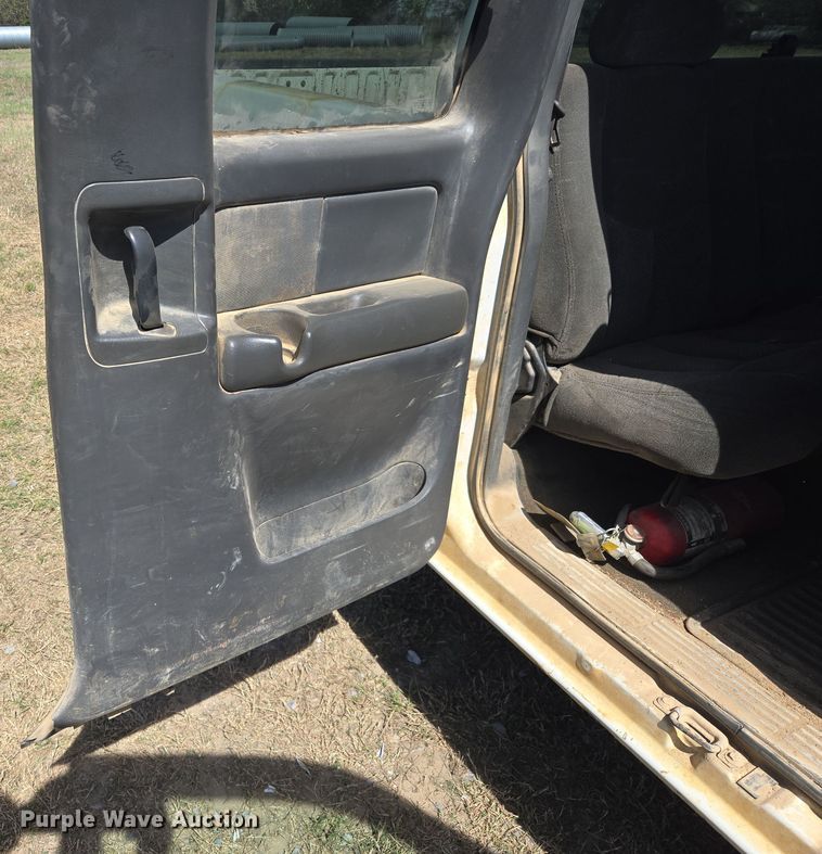 image for item DW8627 2004 Chevrolet Silverado 1500 Ext. Cab pickup truck