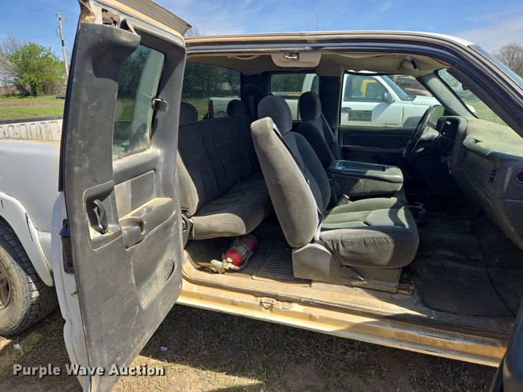 image for item DW8627 2004 Chevrolet Silverado 1500 Ext. Cab pickup truck