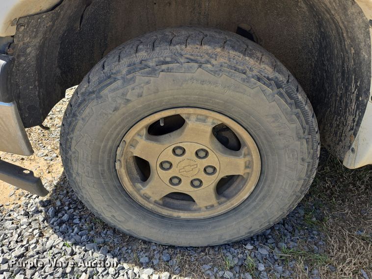 image for item DW8627 2004 Chevrolet Silverado 1500 Ext. Cab pickup truck