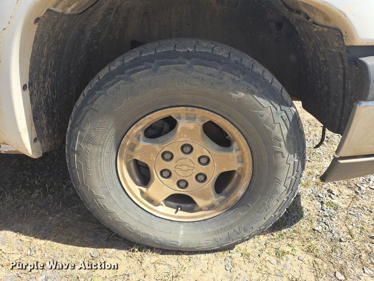 image for item DW8627 2004 Chevrolet Silverado 1500 Ext. Cab pickup truck