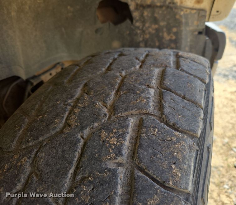 image for item DW8627 2004 Chevrolet Silverado 1500 Ext. Cab pickup truck