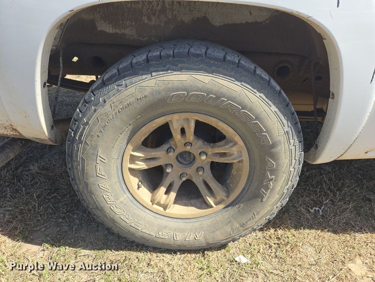 image for item DW8627 2004 Chevrolet Silverado 1500 Ext. Cab pickup truck