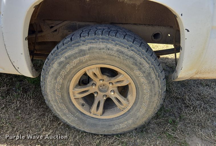 image for item DW8627 2004 Chevrolet Silverado 1500 Ext. Cab pickup truck