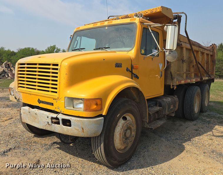 image for item DW8628 1997 International 4900 dump truck