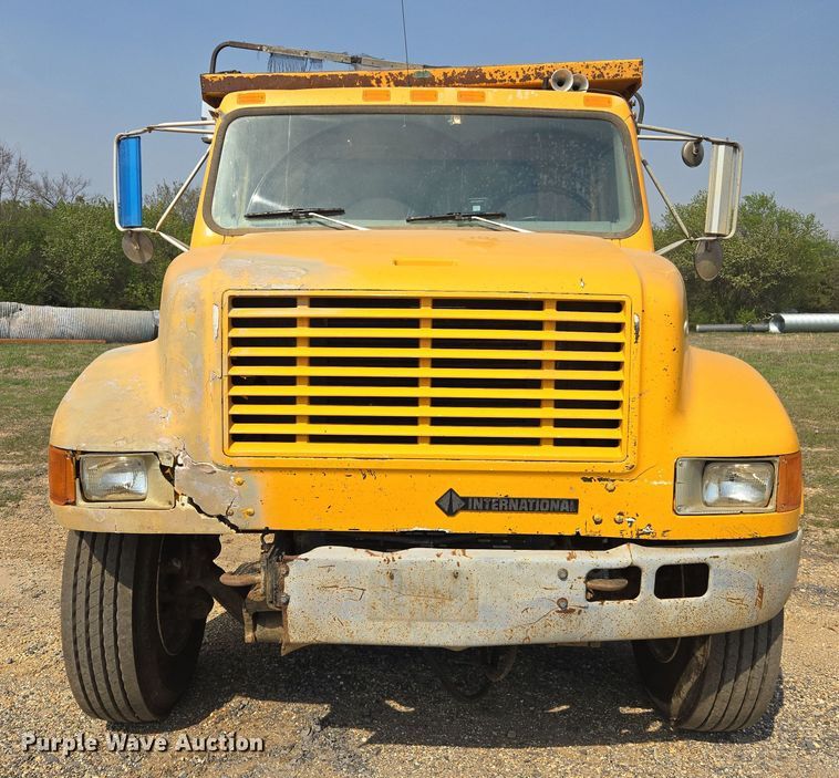 image for item DW8628 1997 International 4900 dump truck