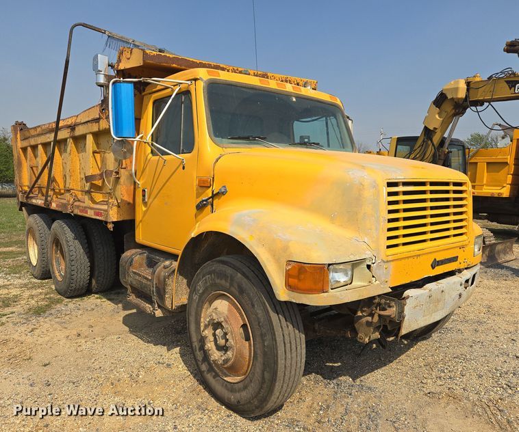 image for item DW8628 1997 International 4900 dump truck