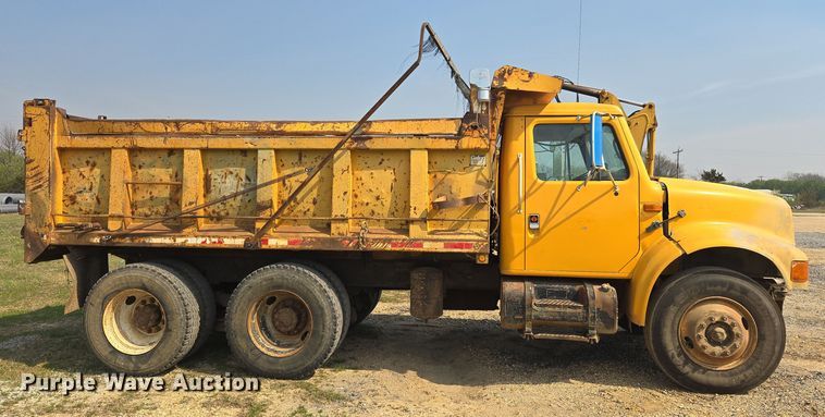 image for item DW8628 1997 International 4900 dump truck