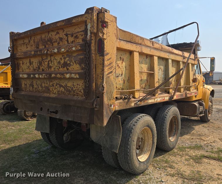 image for item DW8628 1997 International 4900 dump truck