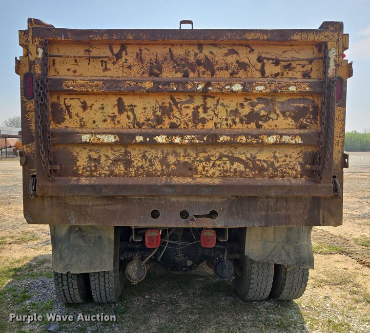 image for item DW8628 1997 International 4900 dump truck
