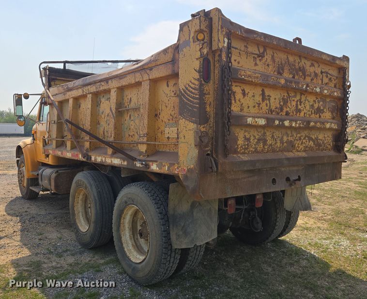image for item DW8628 1997 International 4900 dump truck