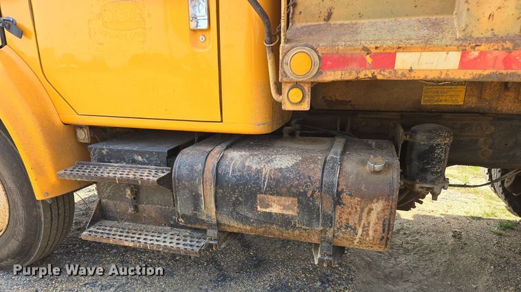image for item DW8628 1997 International 4900 dump truck