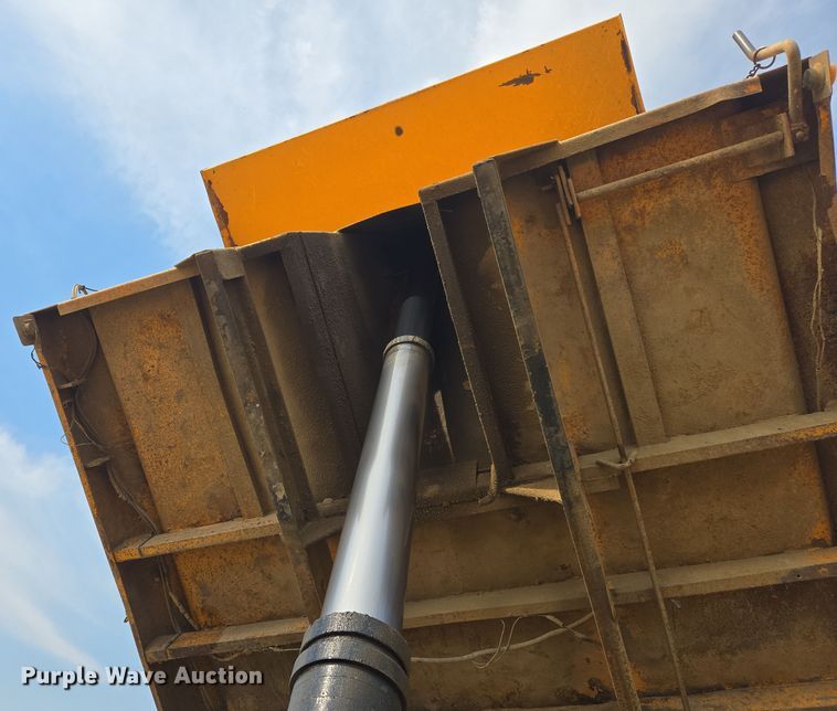 image for item DW8628 1997 International 4900 dump truck