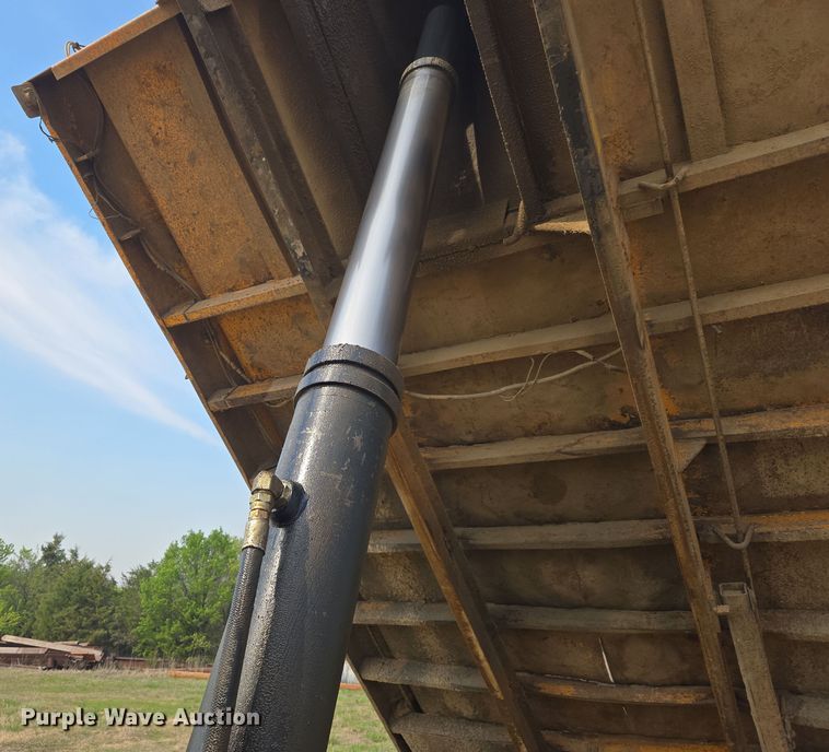 image for item DW8628 1997 International 4900 dump truck