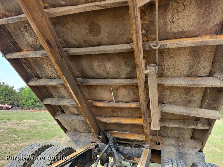 image for item DW8628 1997 International 4900 dump truck