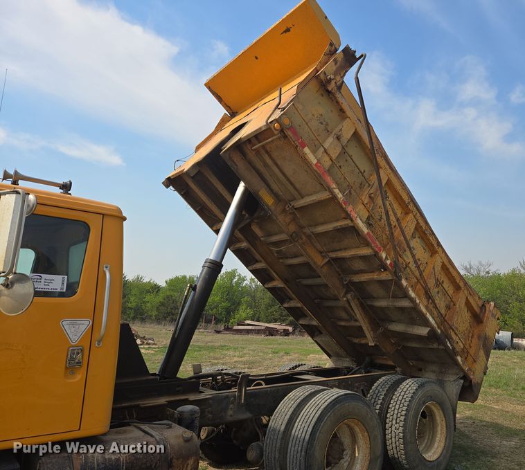 image for item DW8628 1997 International 4900 dump truck