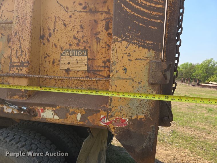 image for item DW8628 1997 International 4900 dump truck