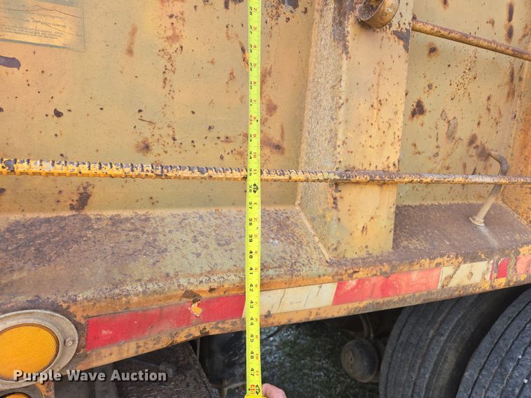 image for item DW8628 1997 International 4900 dump truck