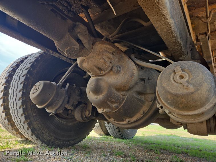 image for item DW8628 1997 International 4900 dump truck