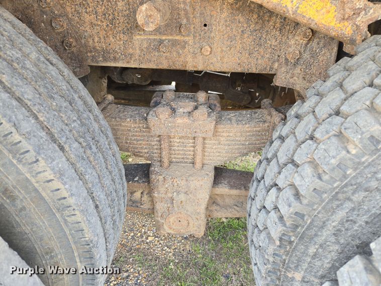 image for item DW8628 1997 International 4900 dump truck