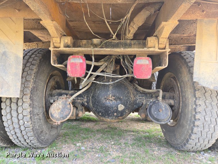 image for item DW8628 1997 International 4900 dump truck