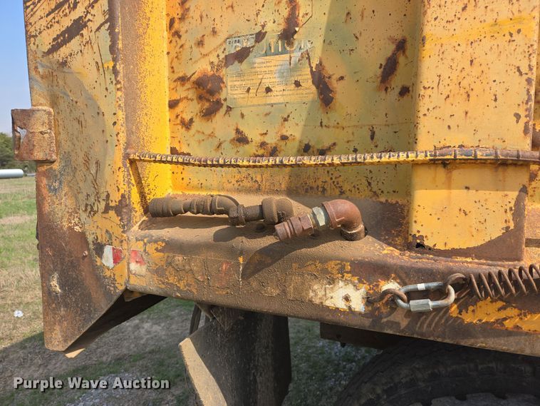 image for item DW8628 1997 International 4900 dump truck