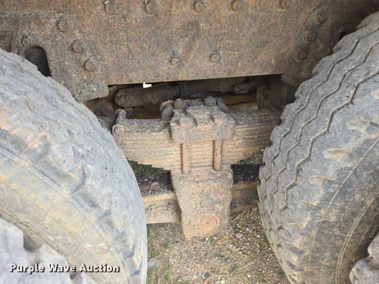 image for item DW8628 1997 International 4900 dump truck