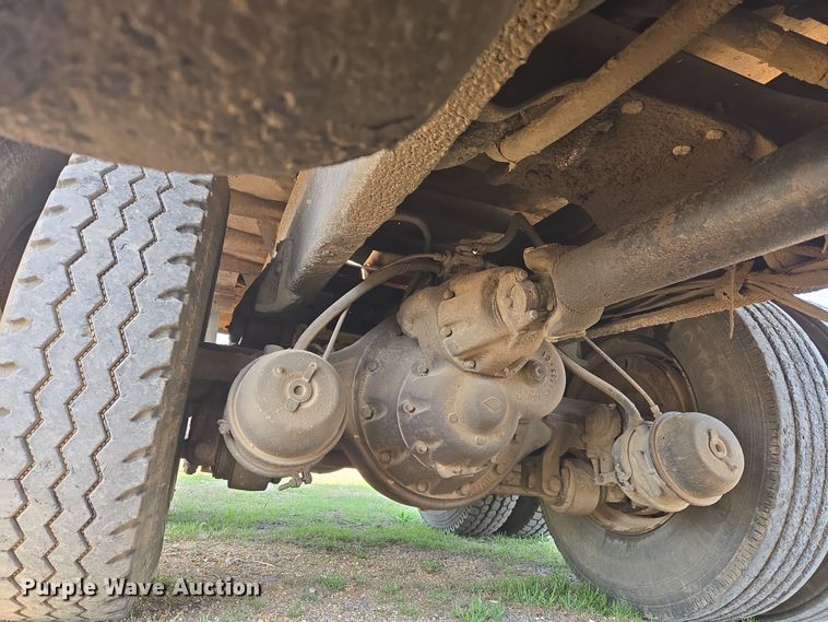 image for item DW8628 1997 International 4900 dump truck