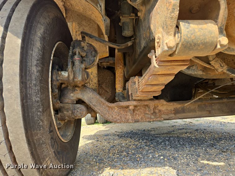 image for item DW8628 1997 International 4900 dump truck