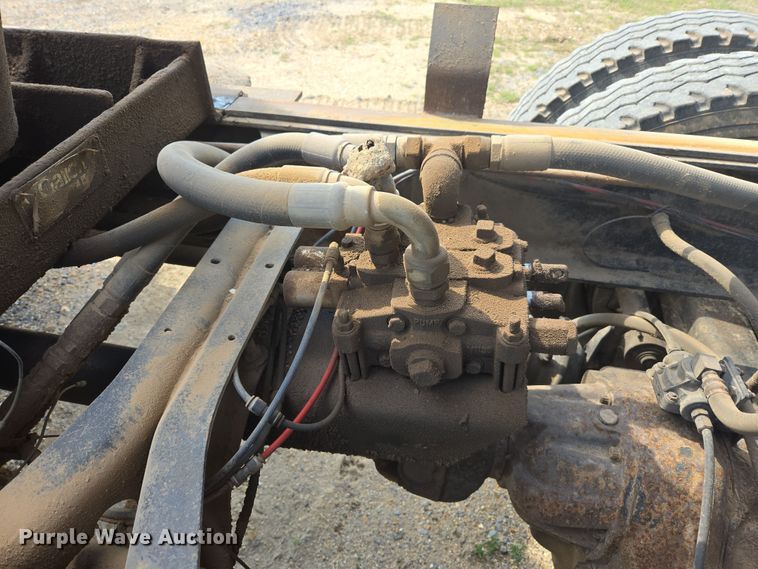 image for item DW8628 1997 International 4900 dump truck