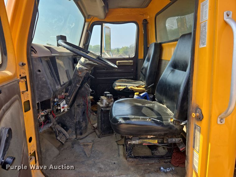 image for item DW8628 1997 International 4900 dump truck