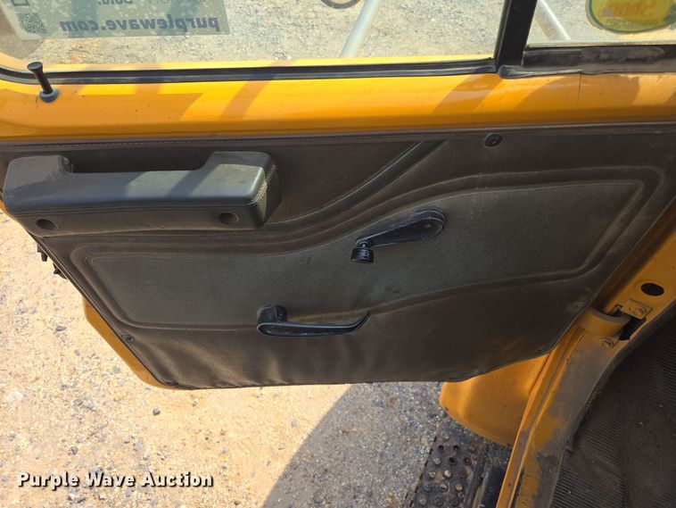 image for item DW8628 1997 International 4900 dump truck