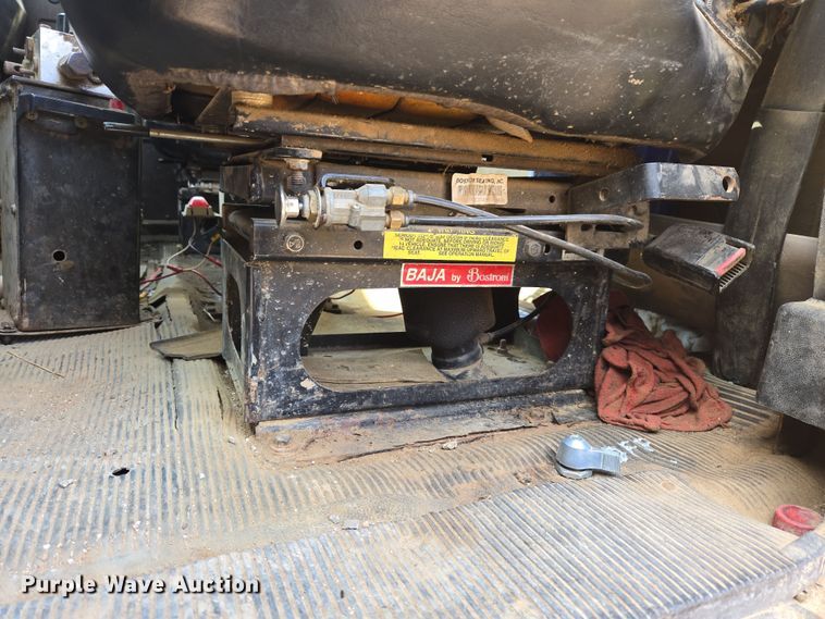 image for item DW8628 1997 International 4900 dump truck