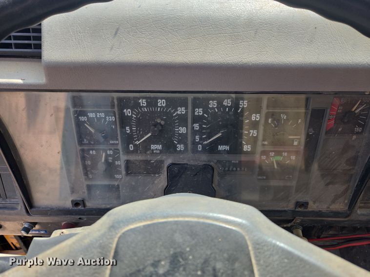 image for item DW8628 1997 International 4900 dump truck