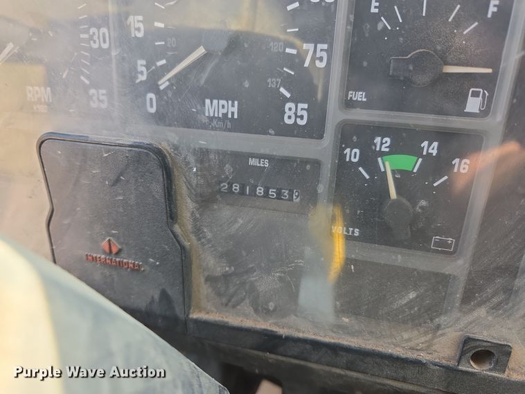 image for item DW8628 1997 International 4900 dump truck