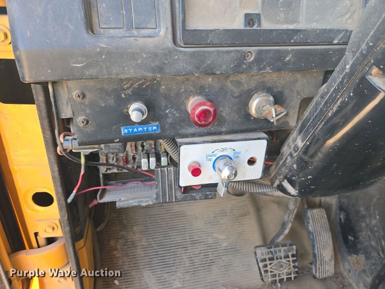 image for item DW8628 1997 International 4900 dump truck