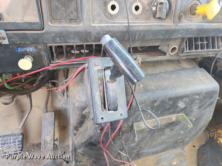 image for item DW8628 1997 International 4900 dump truck