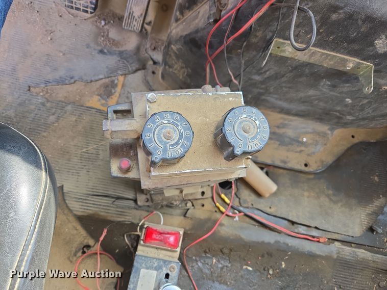 image for item DW8628 1997 International 4900 dump truck