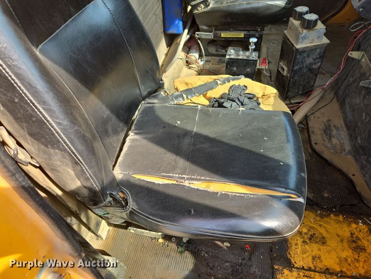 image for item DW8628 1997 International 4900 dump truck