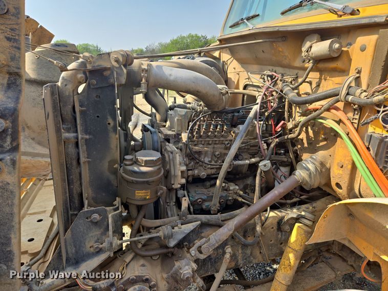 image for item DW8628 1997 International 4900 dump truck