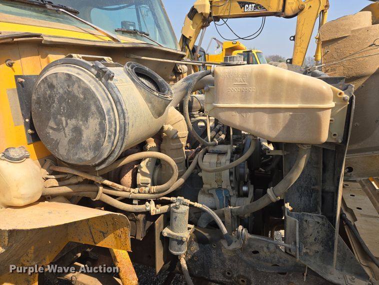 image for item DW8628 1997 International 4900 dump truck