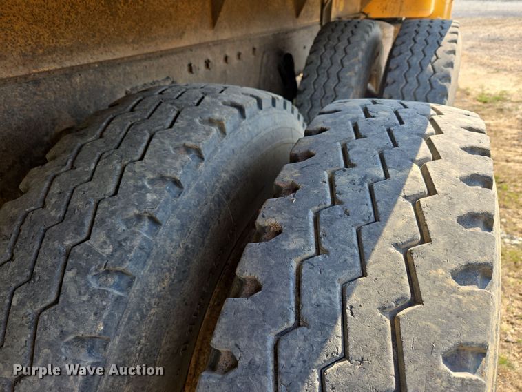 image for item DW8628 1997 International 4900 dump truck