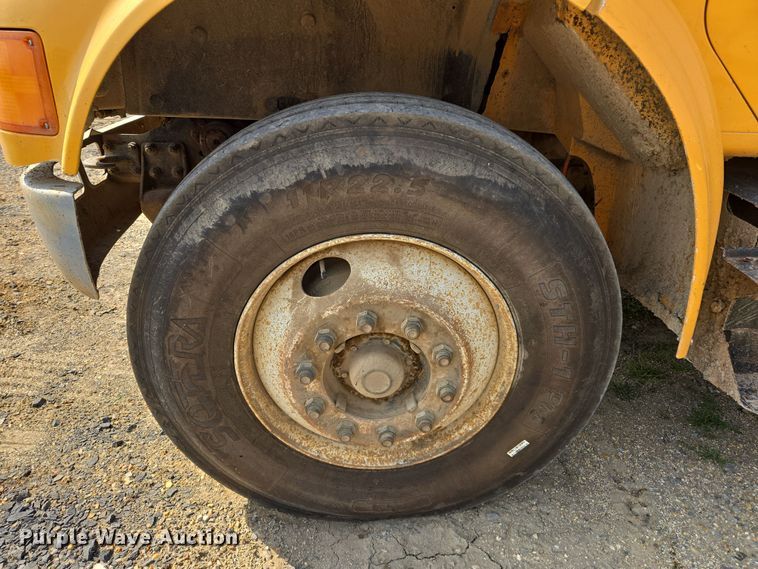 image for item DW8628 1997 International 4900 dump truck