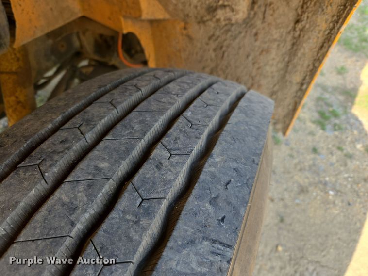 image for item DW8628 1997 International 4900 dump truck