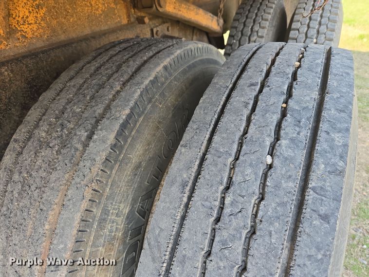 image for item DW8628 1997 International 4900 dump truck