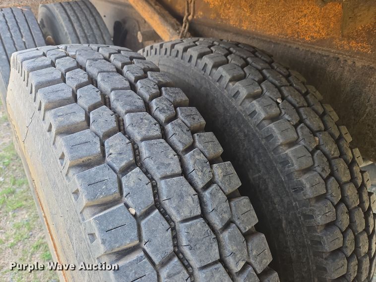 image for item DW8628 1997 International 4900 dump truck