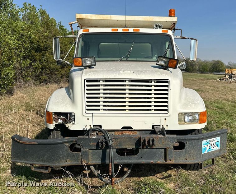 image for item DW8629 1995 International 4900 dump truck