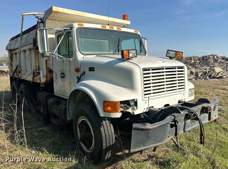 image for item DW8629 1995 International 4900 dump truck
