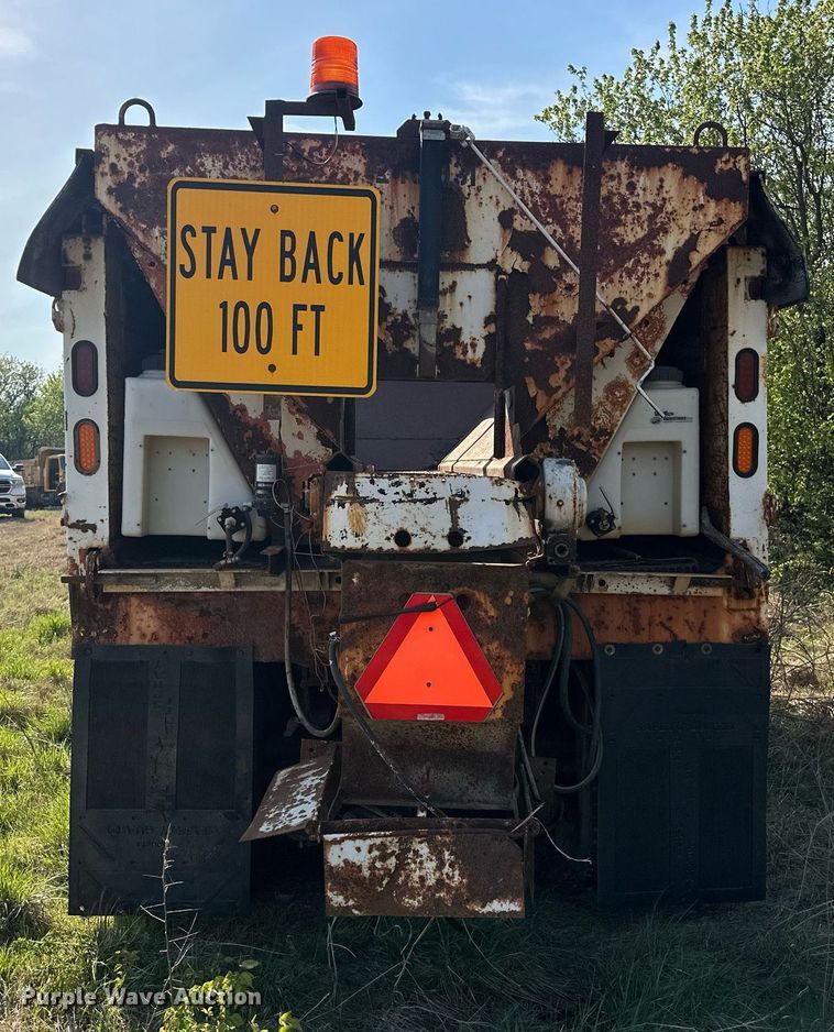 image for item DW8629 1995 International 4900 dump truck