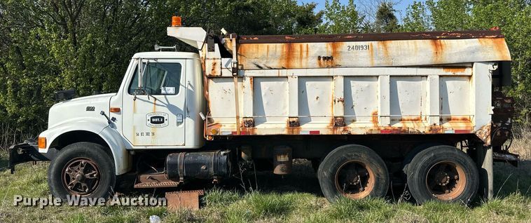image for item DW8629 1995 International 4900 dump truck