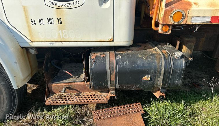 image for item DW8629 1995 International 4900 dump truck